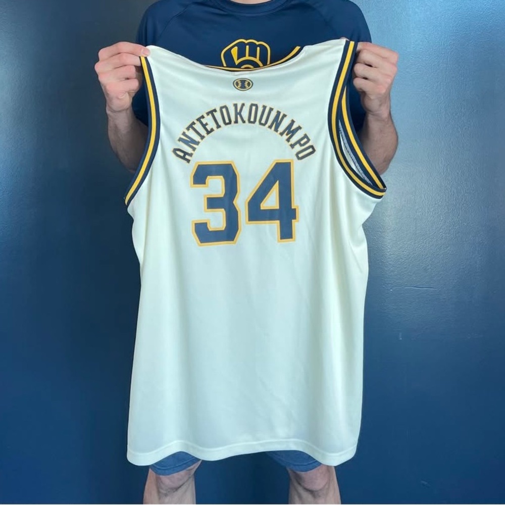 Milwaukee Brewers Baseball Team Limited Edition Basketball Jersey size XL NEW